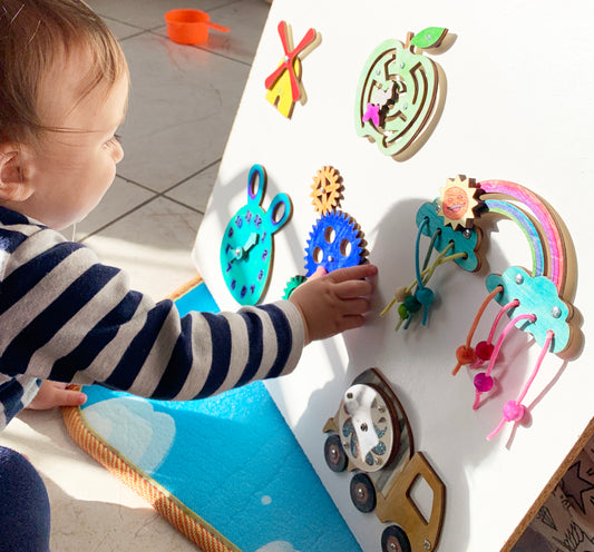 Busy board for the baby - לוח פעילות לתינוקות [VIDEO]